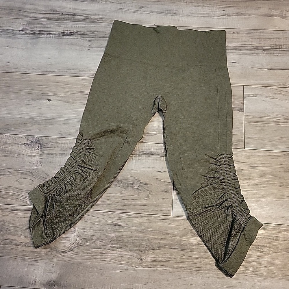 Lululemon Awakening Leggings Womens 23 Waist‎  Green Crop Activewear